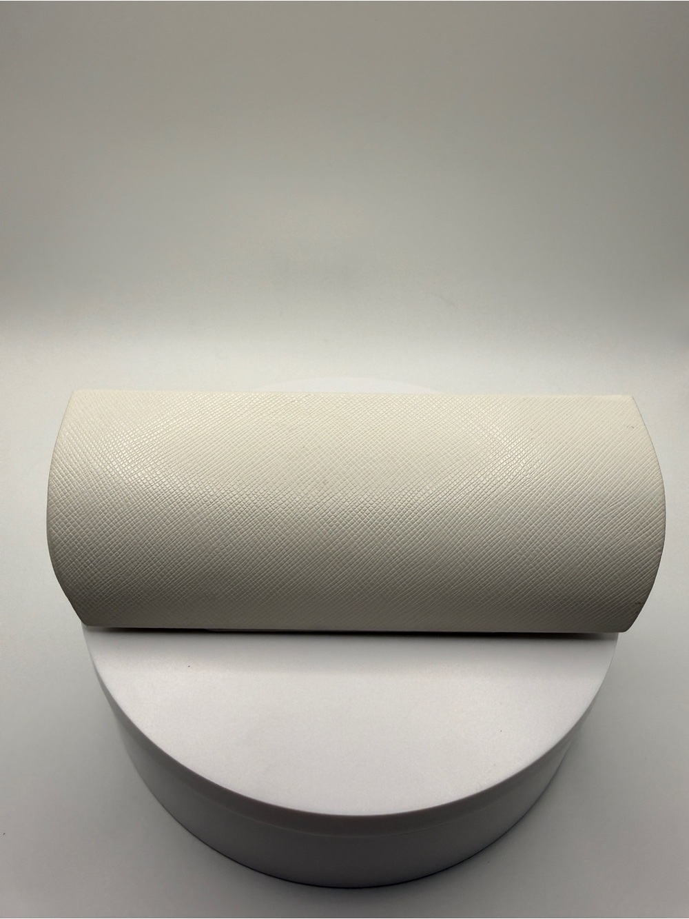 Michael Kors White Textured Eyewear Case - Picture 2 of 4